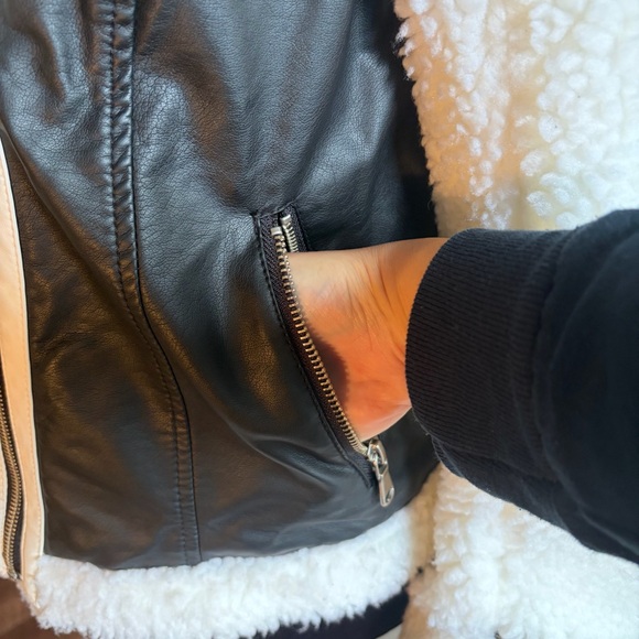 I ❤️ Ronson Black Faux Leather/White Faux Fur Moto Style Jacket Women’s Sz Small - Picture 3 of 15